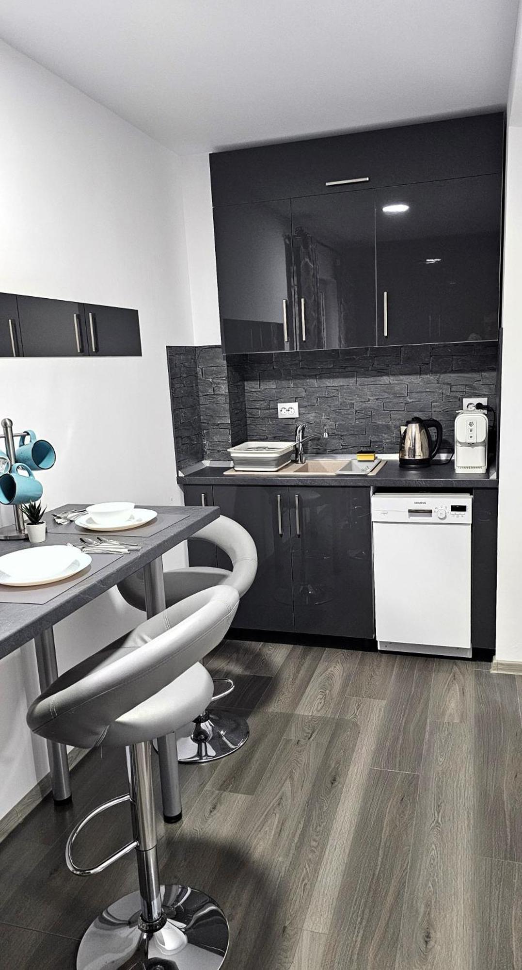 Spoil Yourself With Style, Comfort And Luxury - Tony'S Studios Luxury Питещ Екстериор снимка