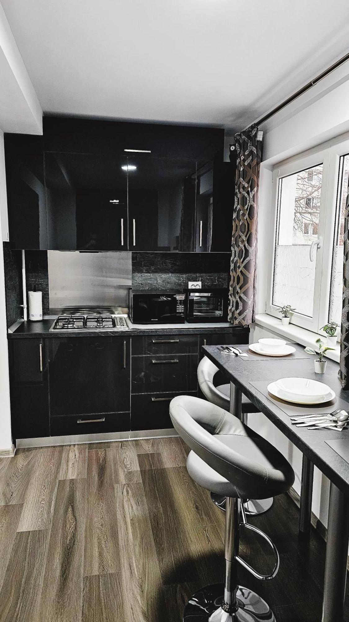 Spoil Yourself With Style, Comfort And Luxury - Tony'S Studios Luxury Питещ Екстериор снимка